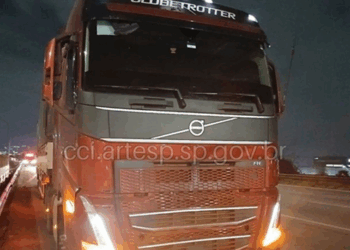 homem-invade-pista-de-rodovia-e-acaba-atropelado-por-carreta