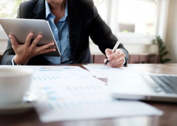 Trabalhar 60 horas por semana? Elon Musk e o dono da Google dizem que é ‘fórmula de sucesso’