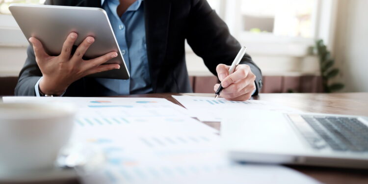 Trabalhar 60 horas por semana? Elon Musk e o dono da Google dizem que é ‘fórmula de sucesso’