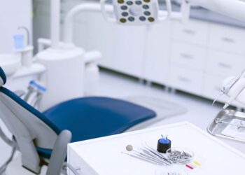 Comissão aprova projeto que obriga SUS a realizar tratamento de implante dentário