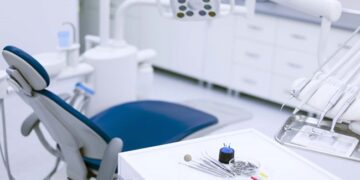 Comissão aprova projeto que obriga SUS a realizar tratamento de implante dentário