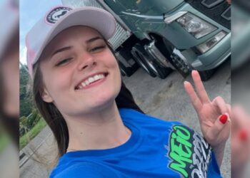 Ex-princesa de tradicional festa de SC morre em grave acidente entre caminhões em SP