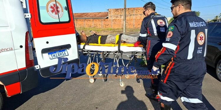 SAMU socorre vítima de acidente de trânsito entre carro e moto na Av. Maringá com T-28.