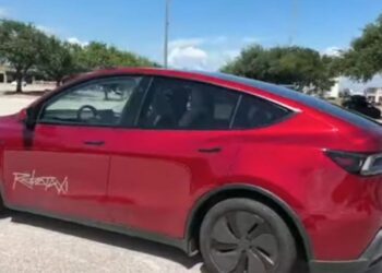 Tesla lança serviço de robotáxi em Austin com tarifa promocional