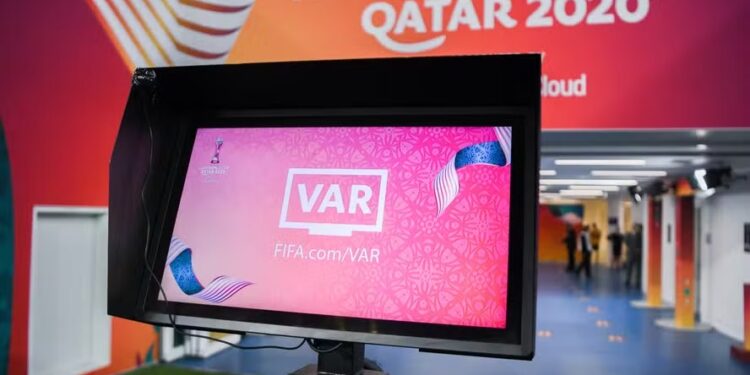 Quando a máquina apita: IA e os novos rumos da arbitragem esportiva