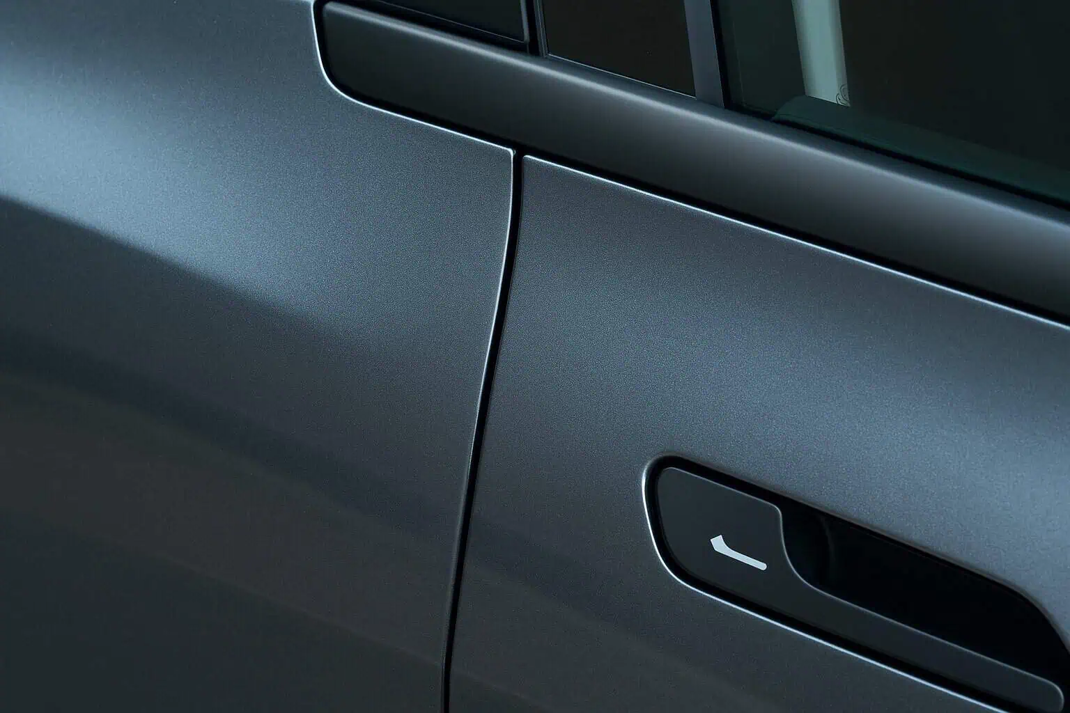 As pegas das portas “escondidas” nos carros são perigosas?