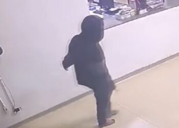 criminoso-e-flagrado-furtando-e-vandalizando-ubs-no-jardim-rosemeire