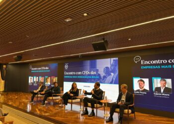 CFOs de empresas listadas em bolsa apostam em IA para otimizar os negócios