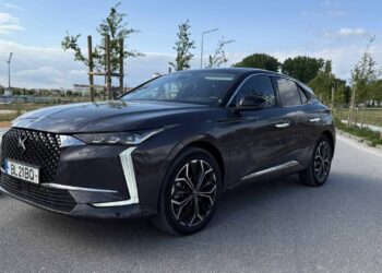 Ensaio DS 4 E-TENSE 225: O luxo francês que desafia os alemães