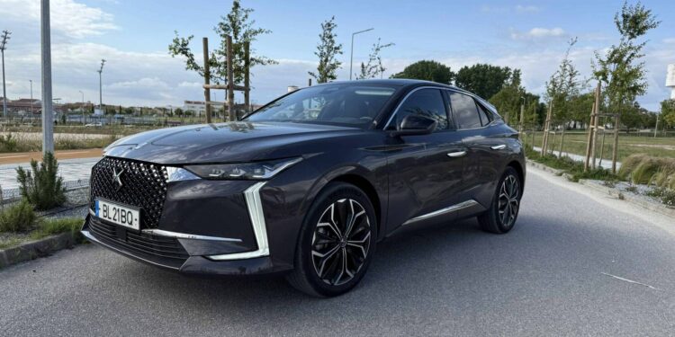 Ensaio DS 4 E-TENSE 225: O luxo francês que desafia os alemães