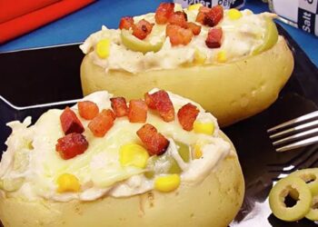 Receita: Batata recheada com frango e bacon