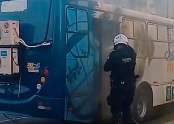 criminosos-menores-de-idade-incendeiam-castramovel-de-itapevi