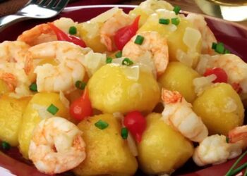 Receita: Nhoque frito de mandioquinha com molho de camarão