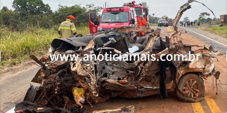 ATUALIZADA: JARU – Colisão frontal entre picape e carreta na BR-364 deixa 4 mortos, entre eles duas criança; bebê foi socorrido com vida, mas não resistiu
