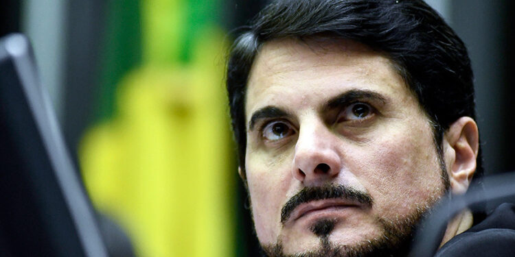 Marcos do Val divulga nota sobre operação da PF