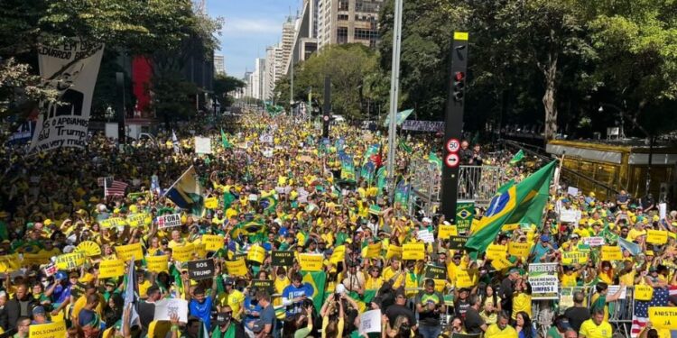 Sem Bolsonaro, aliados do ex-presidente reúnem 37,6 mil na Paulista, aponta Monitor da USP