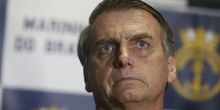 Jair Bolsonaro tem prisão domiciliar decretada