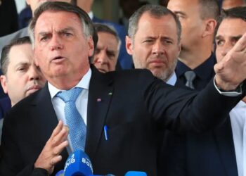 Autoridades se manifestam após Moraes decretar prisão de Bolsonaro