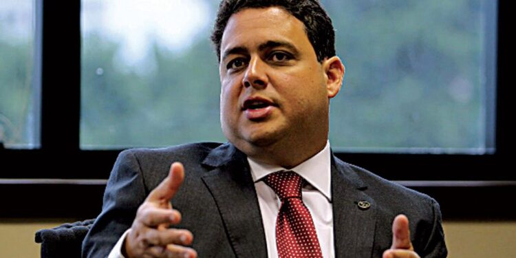 Ex-presidente da OAB comemora prisão de Bolsonaro e defende ‘bala na nuca’