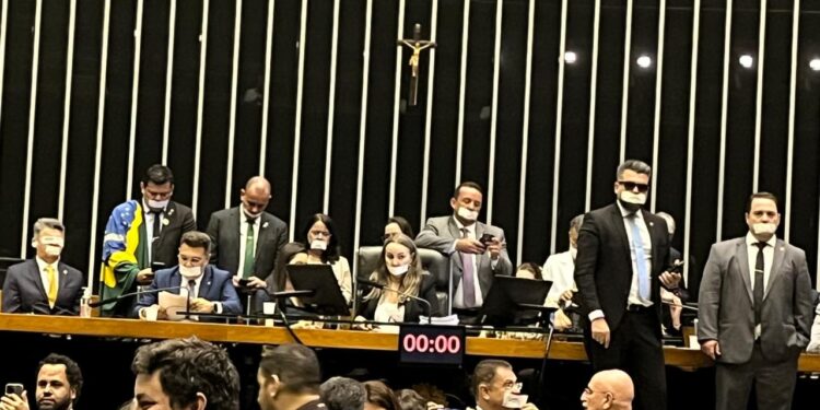 Motta decide pelo afastamento de 5 deputados por até 6 meses por causa de motim