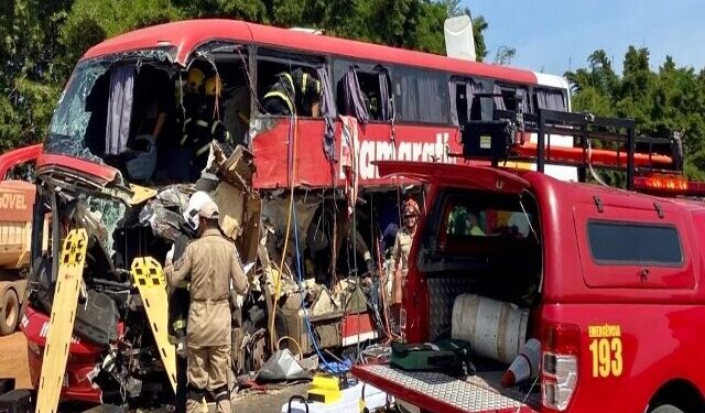 Identificados todos os 11 mortos da colisão entre ônibus e carreta no Mato Grosso