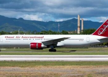 Novo voo de deportação de brasileiros dos EUA está programado para essa semana com Boeing 767 da Omni