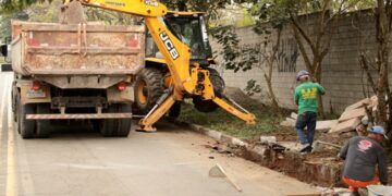 Três ruas da Granja Viana passam a receber recapeamento asfáltico