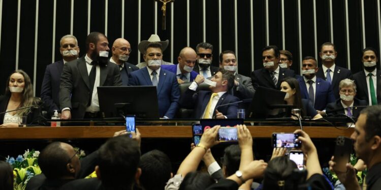 14 deputados são denunciados à Corregedoria da Câmara por obstrução