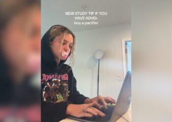 Entenda por que chupeta para adultos virou a nova “trend” nas redes sociais