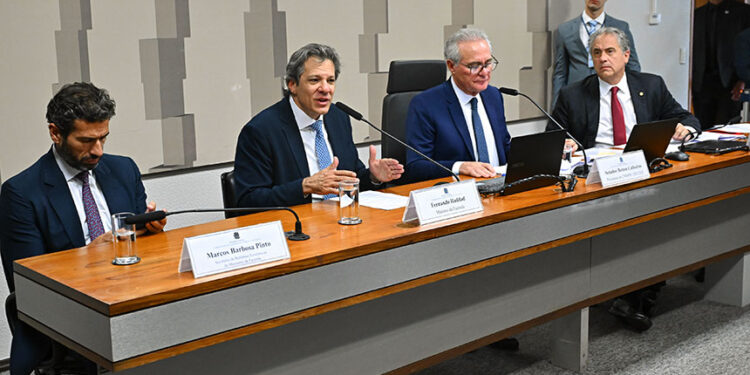 No Congresso, Haddad defende ajustes tributários para setor financeiro