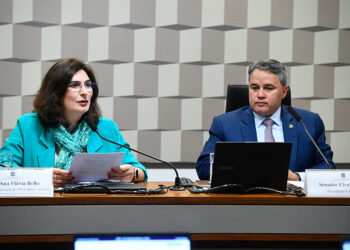 Combate à violência escolar é desafio a ser enfrentado por todos, aponta debate