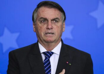 Moraes autoriza que Bolsonaro saia de casa para fazer exames, mas pede atestado