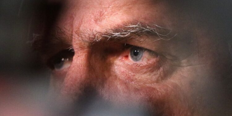 Advogados de Bolsonaro pedem liberação para exames por conta de crises de soluço