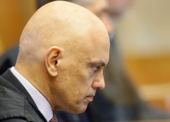 Moraes pede que julgamento de Bolsonaro e mais sete réus da trama golpista seja marcado