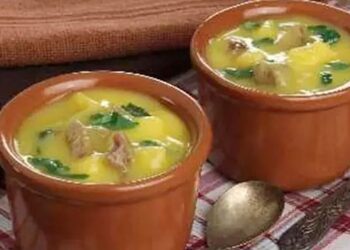 receita:-sopa-de-mandioquinha-com-carne-e-agriao