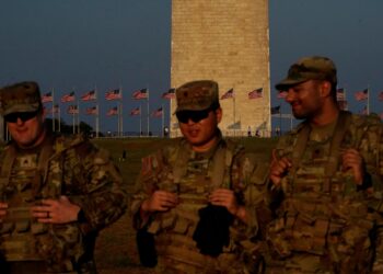 Guardas nacionais dos EUA são enviados da Virgínia Ocidental para Washington