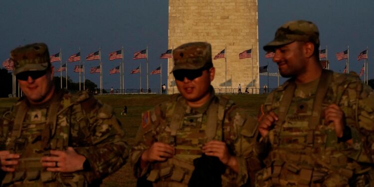 Guardas nacionais dos EUA são enviados da Virgínia Ocidental para Washington