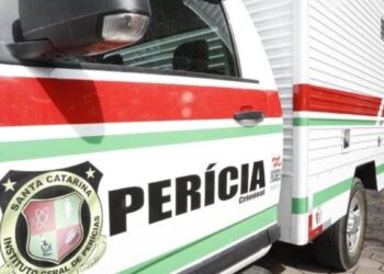 Mulher reage a invasão, desarma agressor e o mata a tiros em SC