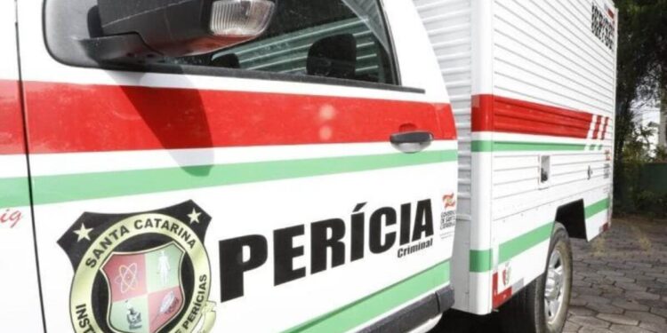 Mulher reage a invasão, desarma agressor e o mata a tiros em SC