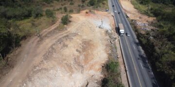 Obras de rodovia em São Roque têm etapa de detonação de rochas com bloqueio da pista
