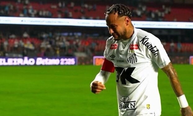 Neymar deixa gramado chorando após vexame do Santos e é consolado por Diniz