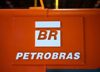 Oaktree zera posição na Petrobras (PETR4) após revisão de dividendos e cenário político incerto