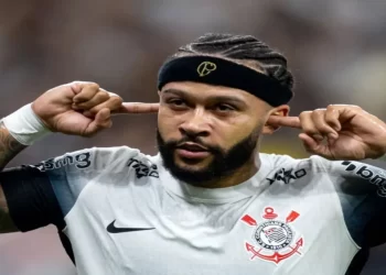 Corinthians deve 11 milhões a Memphis Depay e Nicola revela bastidores: “Tenta juntar dinheiro”