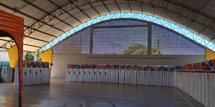 Interior: 50 famílias são beneficiadas com a troca de geladeiras e ventiladores por equipamentos novos e mais econômicos