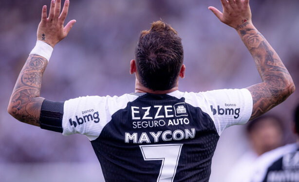 Maycon celebra gol marcado e reage às críticas com naturalidade no Corinthians