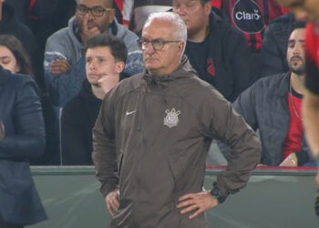 Dorival explica mudança tática e valoriza solidez defensiva do Corinthians na Copa do Brasil