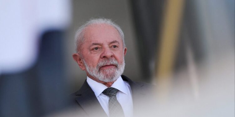 Lula empataria com Tarcísio e Michelle no 2º turno, diz pesquisa Atlas/Bloomberg