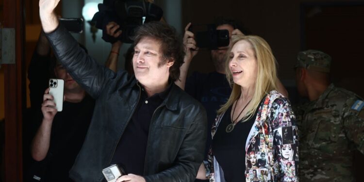 Para governo, áudios atribuídos a Karina Milei são um escândalo