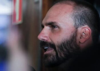 Eduardo Bolsonaro pede a presidente da Câmara para exercer mandato dos EUA