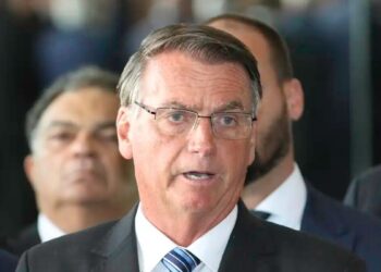 Moraes determina monitoramento na área externa da casa de Bolsonaro